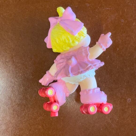 1986 McDonalds Happy Meal Muppet Babies Miss Piggy On Roller Skates Figure - Picture 2 of 4